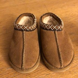 Uggs kids slippers size 9 unisex